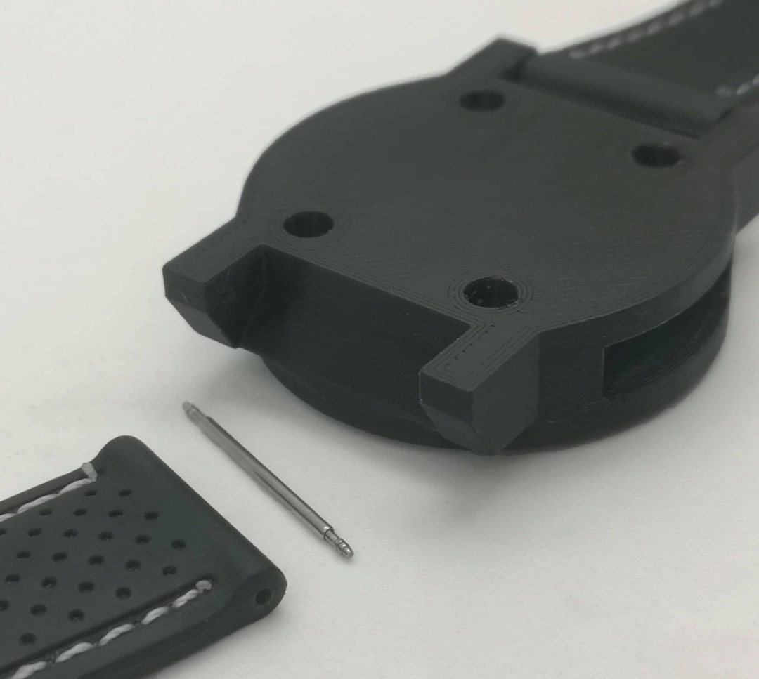 The printed black case and components
